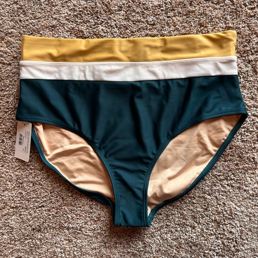 Livy & Kate Laguna Colorblock Crop + 2 Bottoms - Picture 4 of 4
